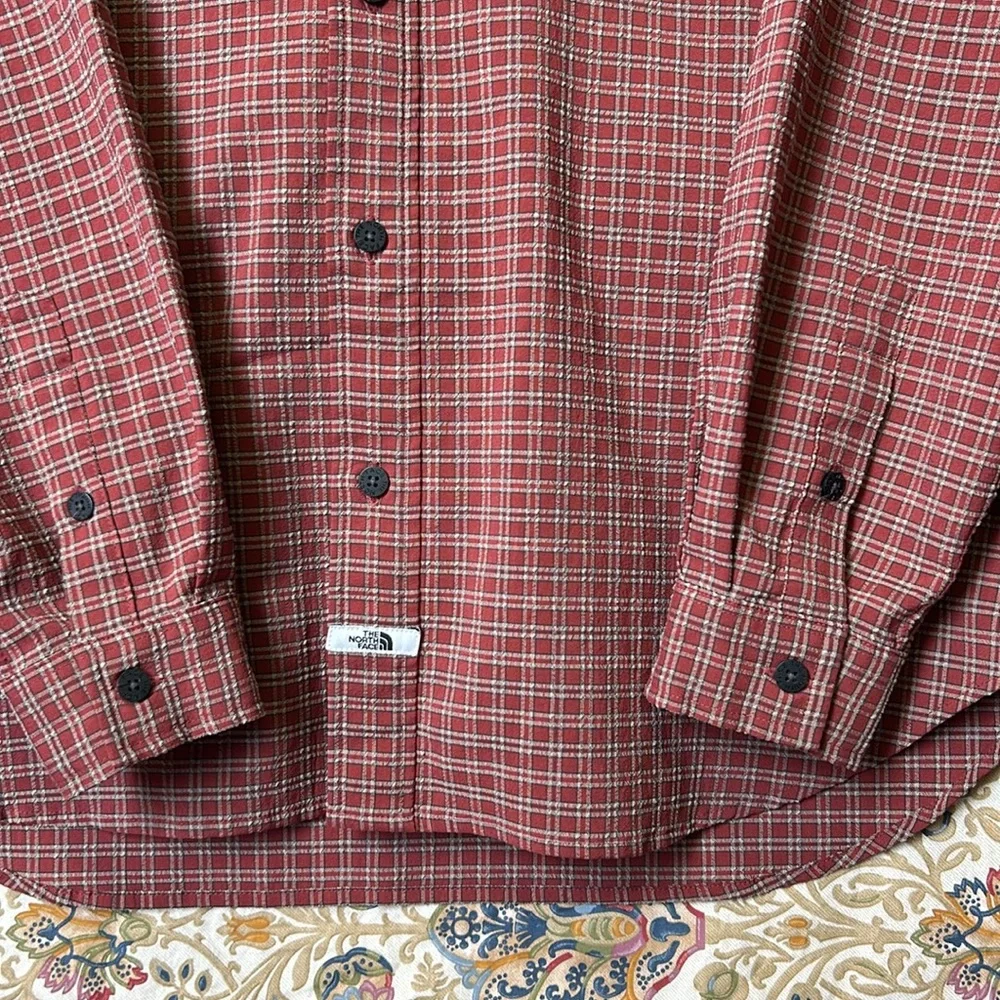 The North Face Red Plaid Button‎ Down Shirt Textured Outdoors Gorpcore M